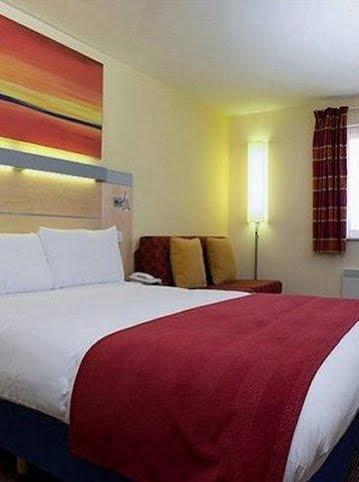 Express Warwick - Stratford-upon-avon 3*